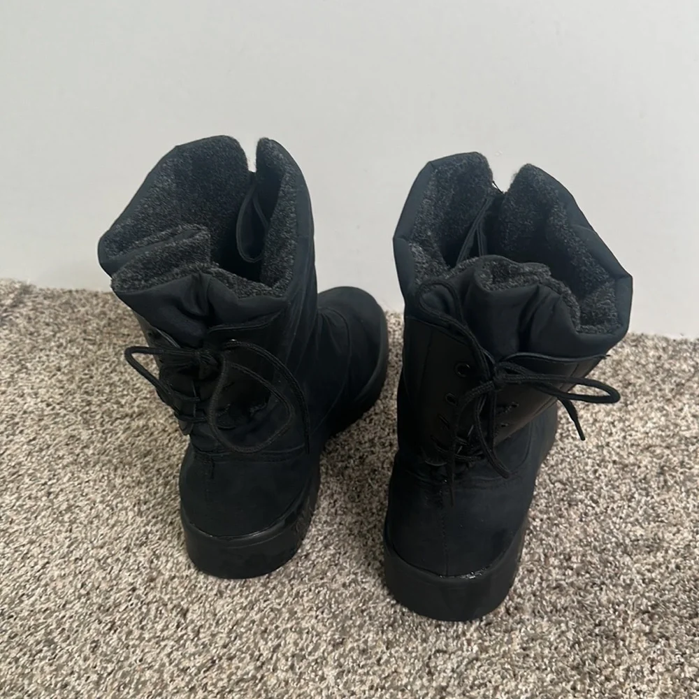 Canada toe warmer black boots size 9  comfy winter